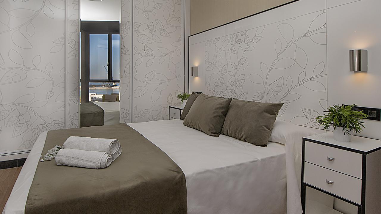 Apartamentos Suites Oficentro Deluxe Malaga Bagian luar foto