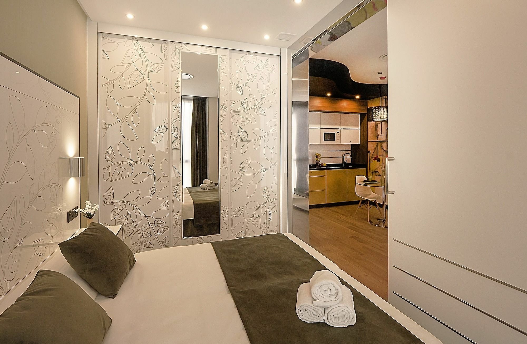 Apartamentos Suites Oficentro Deluxe Malaga Bagian luar foto